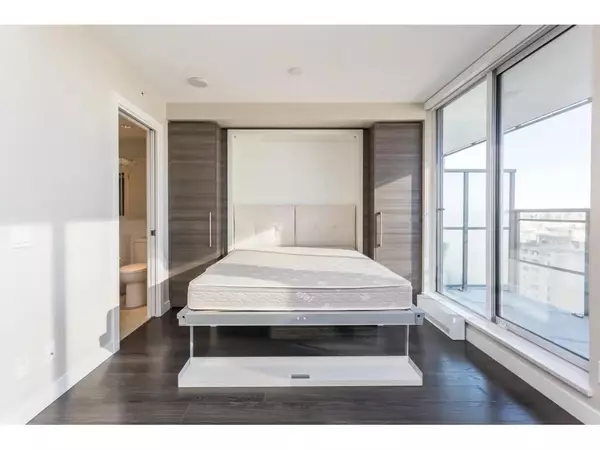 13398 104 AVE #2009 Surrey, BC V3T 1V6