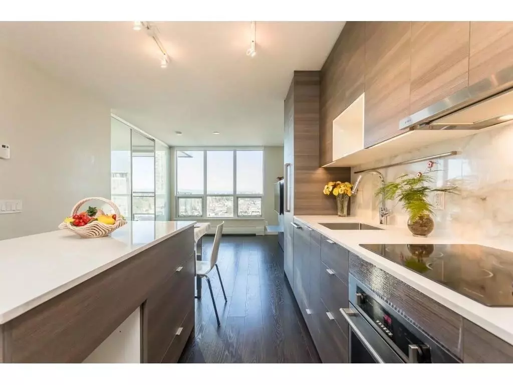 Surrey, BC V3T 1V6,13398 104 AVE #2009