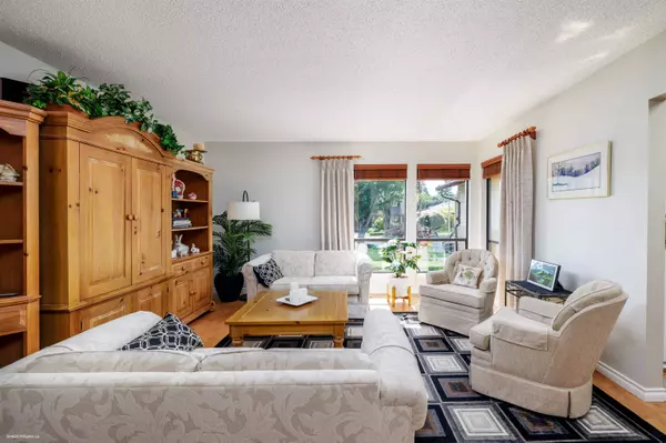 Surrey, BC V4A 6W4,16113 13a AVE
