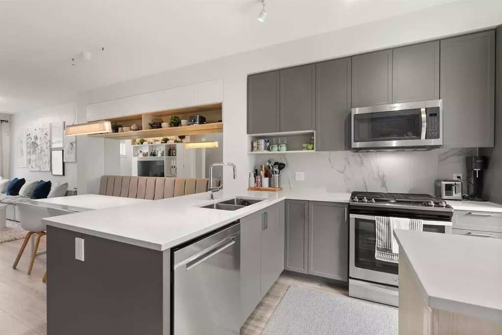 Surrey, BC V4N 6S7,9718 161a ST #63