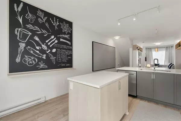 Surrey, BC V4N 6S7,9718 161a ST #63