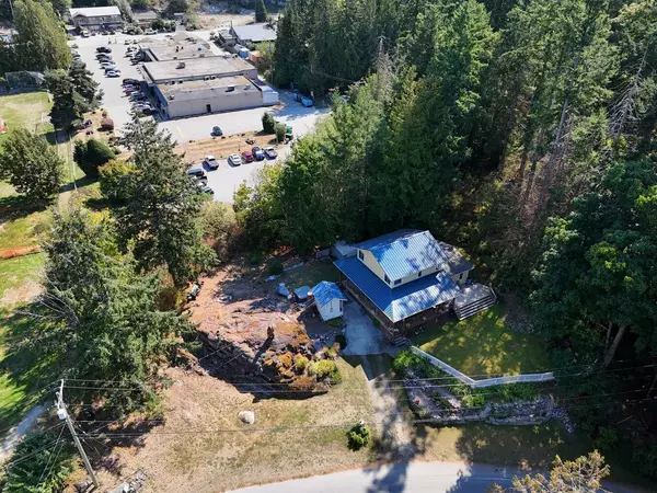 Madeira Park, BC V0N 2H1,12886 Lagoon RD