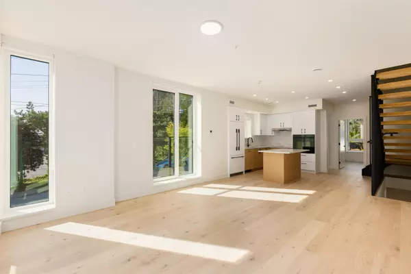 North Vancouver, BC V7L 1G7,610 E 3rd ST #TH6