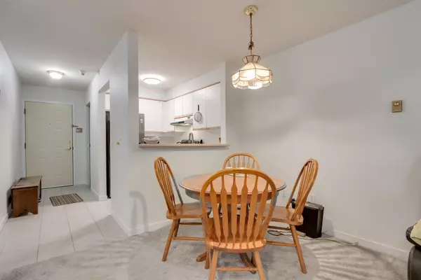 North Vancouver, BC V7M 2N5,1535 Chesterfield AVE #205