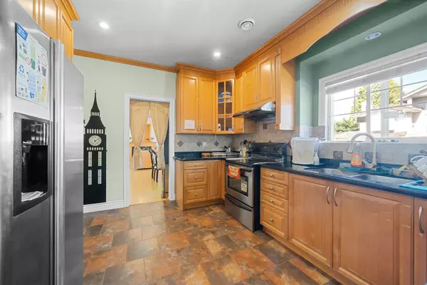 Burnaby, BC V3N 2K5,7722 12th AVE