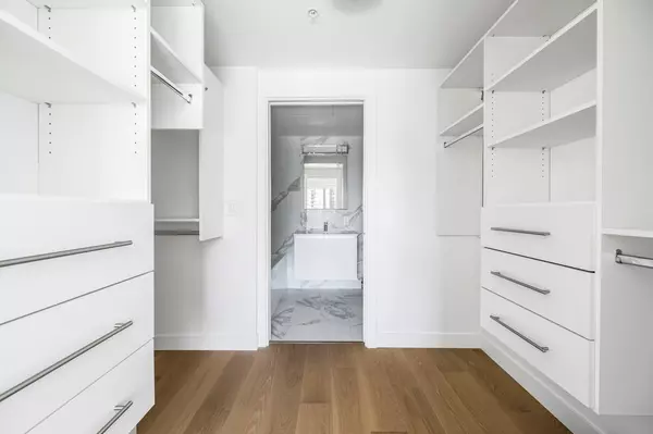 5766 Gilbert RD #802 Richmond, BC V6X 1B7