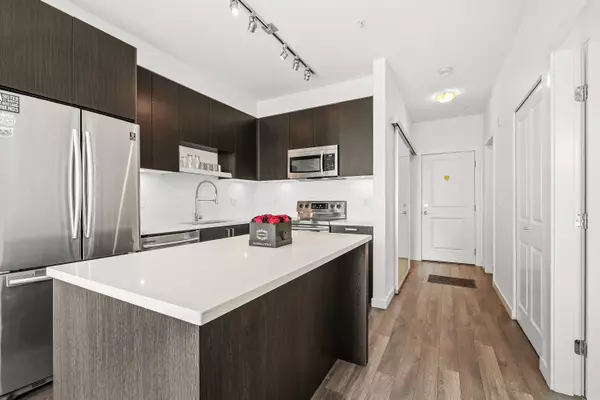 Surrey, BC V3W 3E2,13628 81a AVE #211