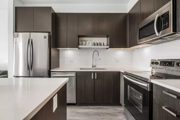 Surrey, BC V3W 3E2,13628 81a AVE #211