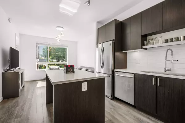 Surrey, BC V3W 3E2,13628 81a AVE #211