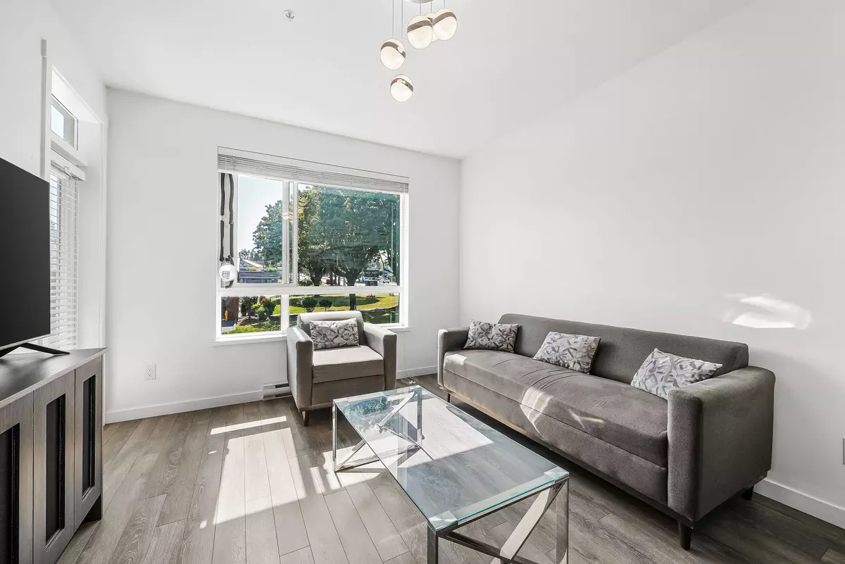 Surrey, BC V3W 3E2,13628 81a AVE #211