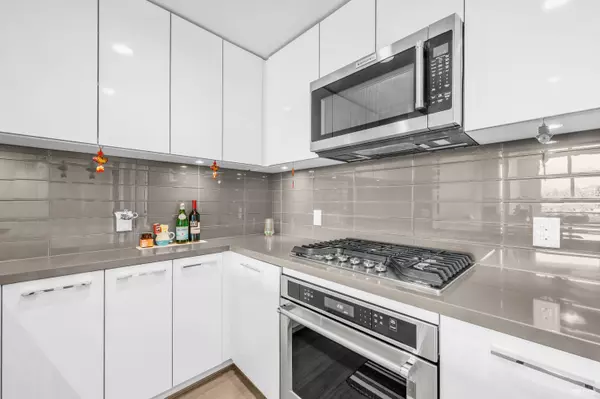 Coquitlam, BC V3B 0N2,3093 Windsor Gate #709