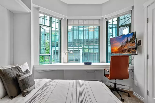 281 Smithe ST Vancouver, BC V6B 5W4