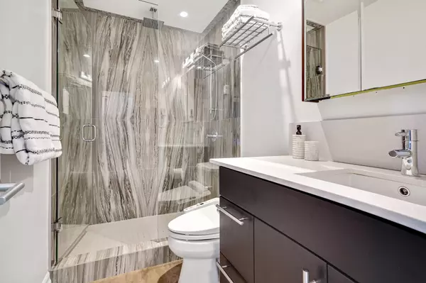 281 Smithe ST Vancouver, BC V6B 5W4