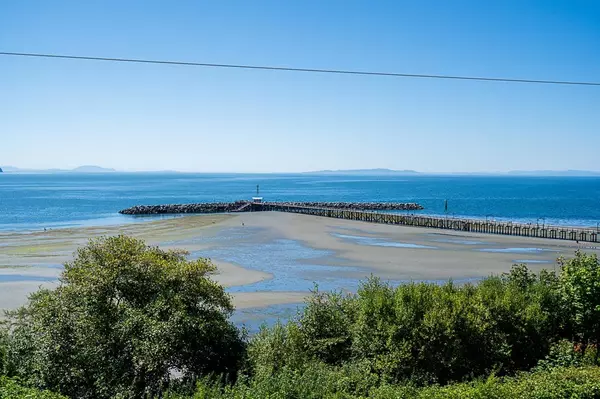 White Rock, BC V4B 1C5,15165 Marine DR #303