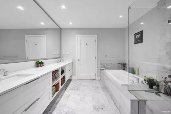 North Vancouver, BC V7G 0A6,3881 Cates Landing WAY