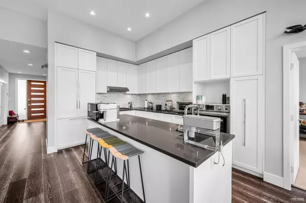 North Vancouver, BC V7G 0A6,3881 Cates Landing WAY