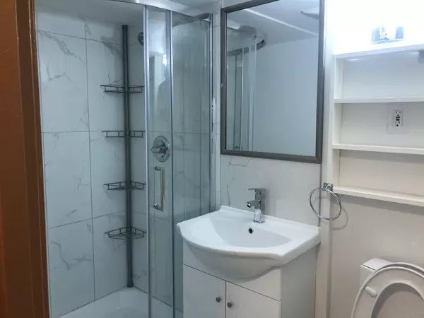 Burnaby, BC V5G 2K2,4136 Gilpin CRES #1