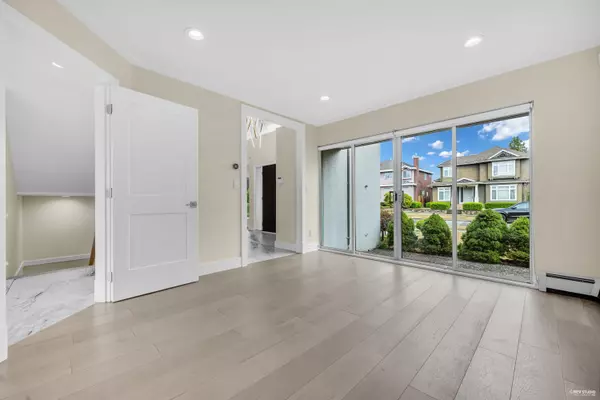 Vancouver, BC V6P 1W9,1738 W 58 ST
