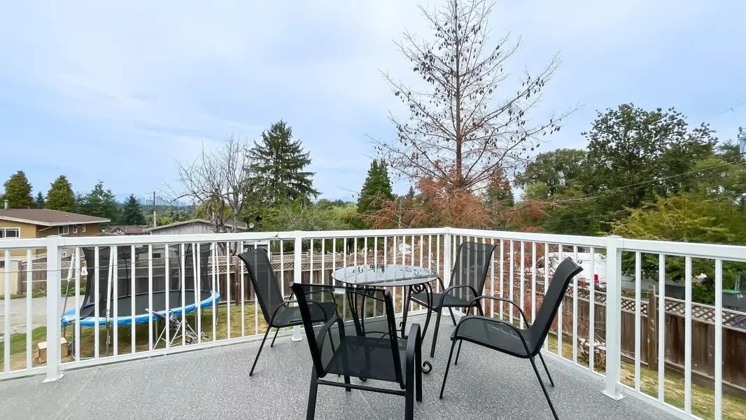 14171 77a AVE, Surrey, BC V3W 2X2