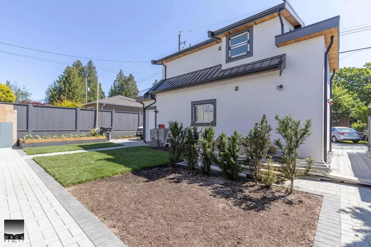 North Vancouver, BC V6P 4V6,7662 French Street ST