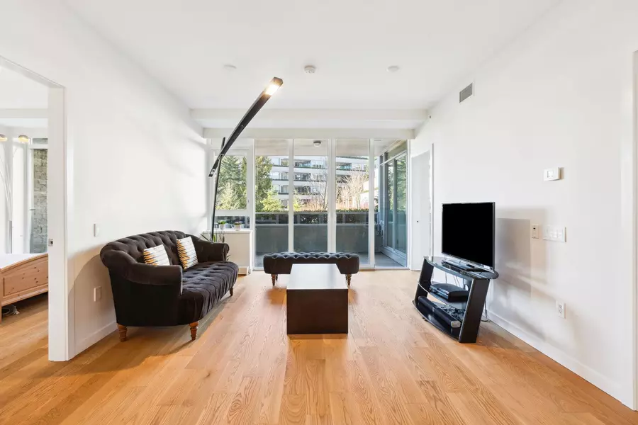 788 Arthur Erickson PL #204, West Vancouver, BC V7T 0B6