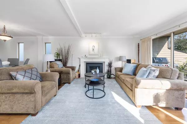 North Vancouver, BC V7N 1B1,342 E 26th ST
