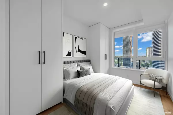 Surrey, BC V3T 0S7,10448 University DR #1506