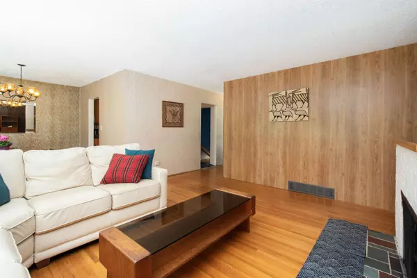 North Vancouver, BC V7J 2T5,1852 Appin RD