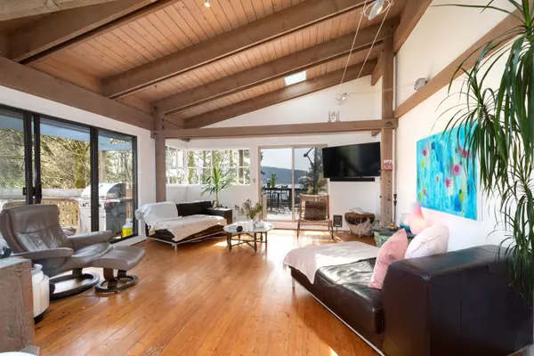 North Vancouver, BC V7G 1G7,4477 Strathcona RD
