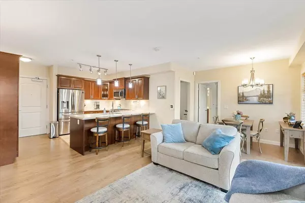 Surrey, BC V4P 0H1,14588 Mcdougall DR #202