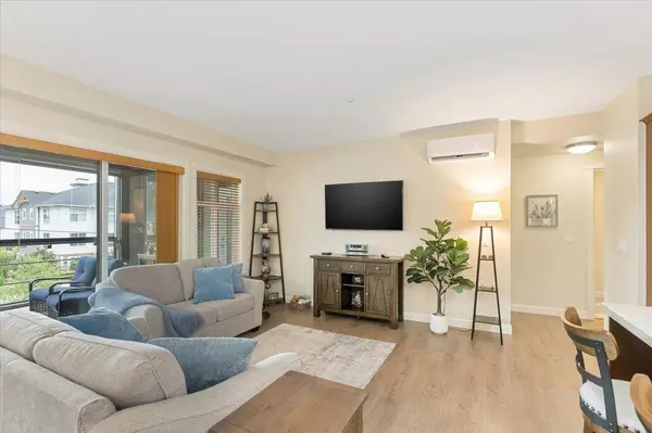 Surrey, BC V4P 0H1,14588 Mcdougall DR #202