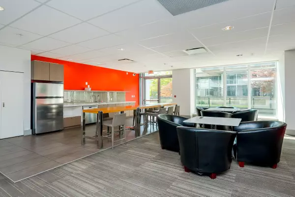 13325 102a AVE #2903 Surrey, BC V3T 0J5