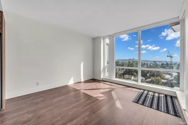 1550 Fern ST #1005 North Vancouver, BC V7J 0A9