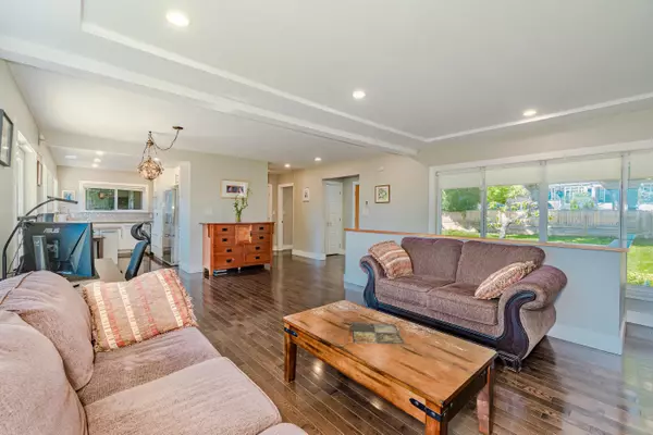 West Vancouver, BC V7V 2H8,2460 Mathers AVE