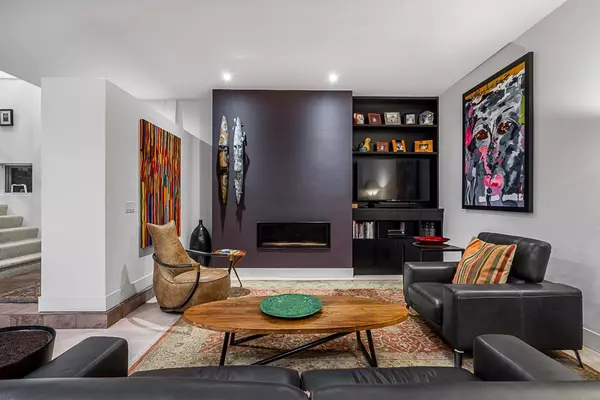 West Vancouver, BC V7V 3Z2,955 20th ST