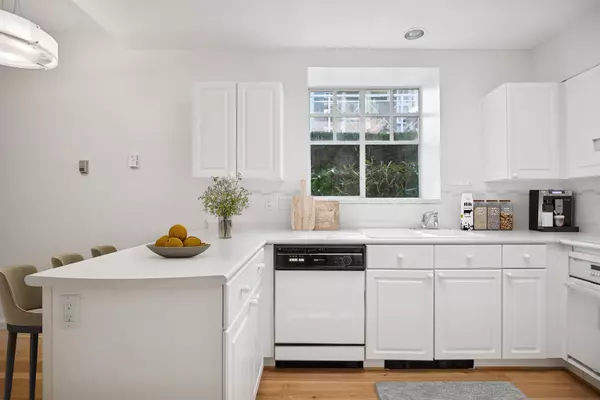 Vancouver, BC V6T 2E9,5880 Hampton PL #43