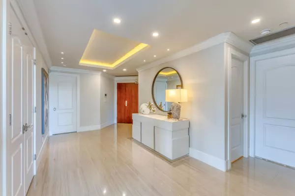 Vancouver, BC V6Z 3B3,1328 Marinaside CRES #110