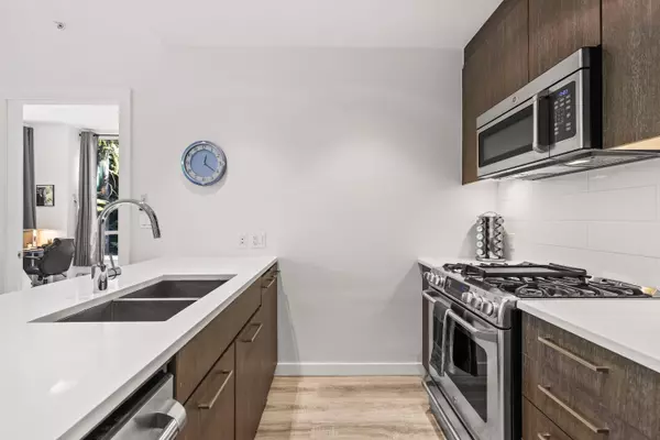 Burnaby, BC V5A 0E1,9060 University CRES #006