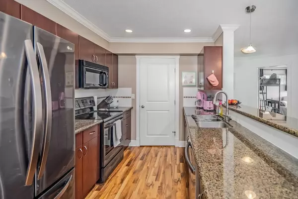 Abbotsford, BC V2S 8R2,33255 Old Yale RD #303