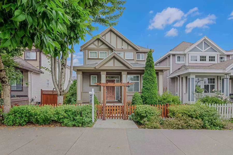 19913 72 AVE, Langley, BC V2Y 3J2