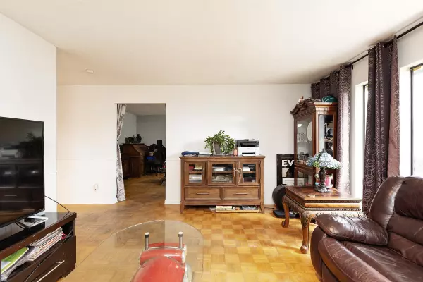 Surrey, BC V3R 4K2,10595 154a ST