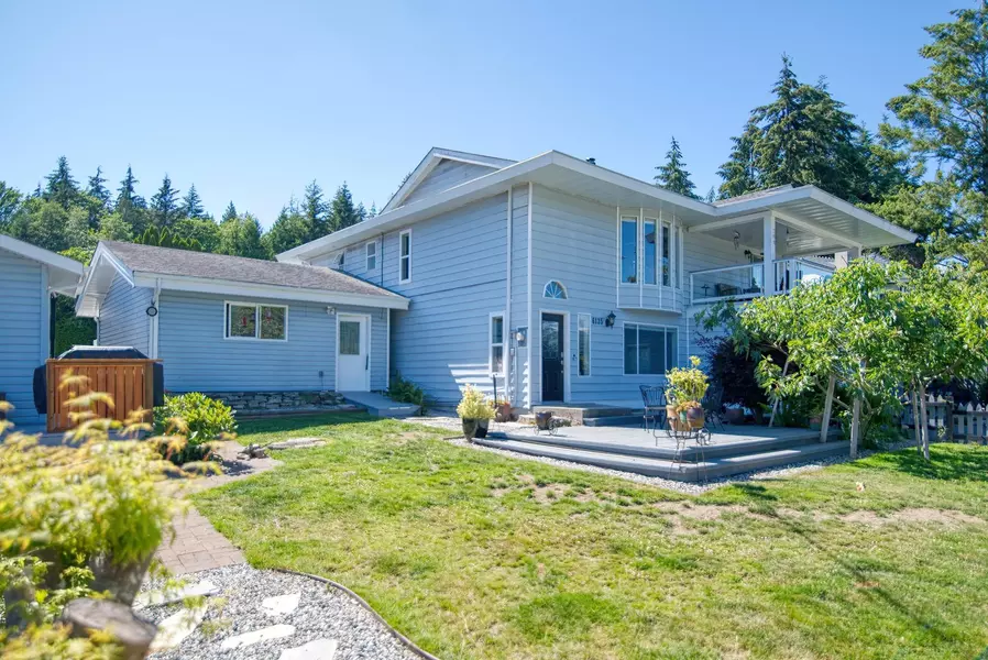 6135 Fairway AVE, Sechelt, BC V7Z 0L6