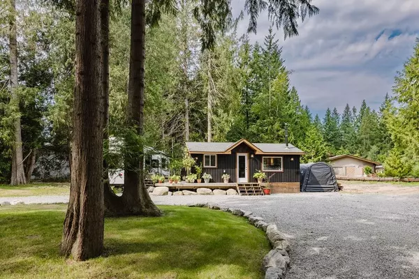 8048 Wildwood RD Halfmoon Bay, BC V0N 1Y1