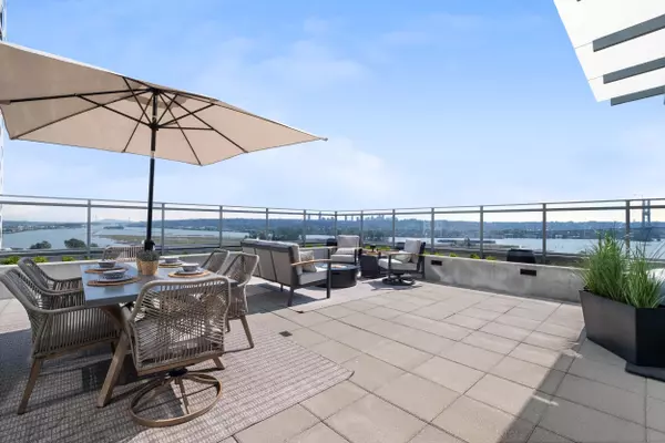 New Westminster, BC V3L 0H4,200 Nelson's CRES #SPH06