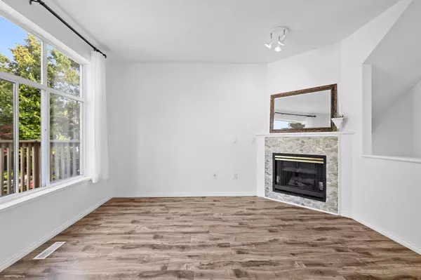 Richmond, BC V7C 5R8,6588 Barnard DR #74