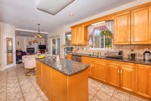 North Vancouver, BC V7L 2M9,826 E 13th ST