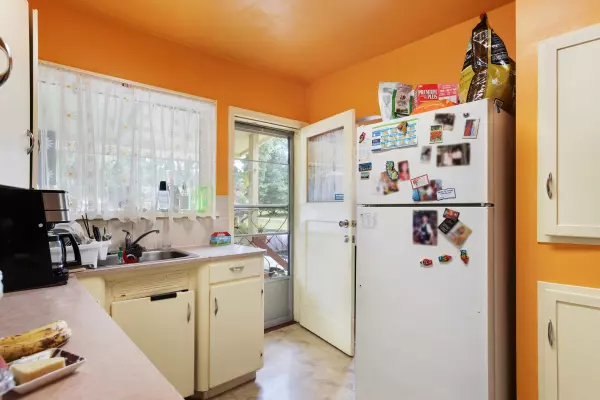 Vancouver, BC V5R 4L7,5454 Melbourne ST