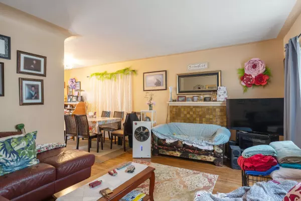 Vancouver, BC V5R 4L7,5454 Melbourne ST