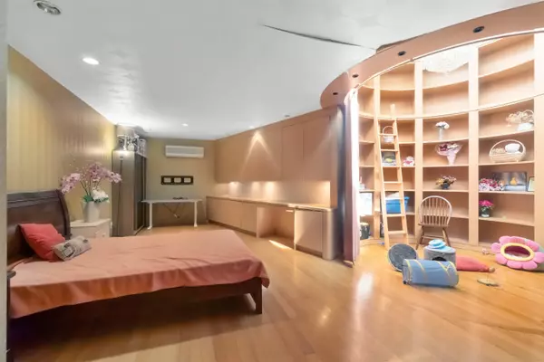 1919 W 57th AVE Vancouver, BC V6P 1T9