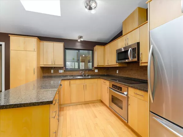 North Vancouver, BC V7N 1R2,277 E Braemar RD